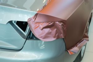 Wrapping, teda kompletné „zabalenie“ automobilu do fólie, má obrovské možnosti z hľadiska dizajnu. Musí sa však urobiť kvalitne a z kvalitného materiálu.