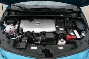 Celkový výstupný výkon hybridnej hnacej sústavy je 90 kW/122 k.