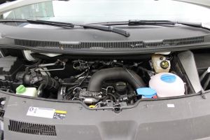 Dodávku poháňal starší motor 2.0 TDI  (103 kW/140 k) spĺňajúci emisnú normu Euro 5.